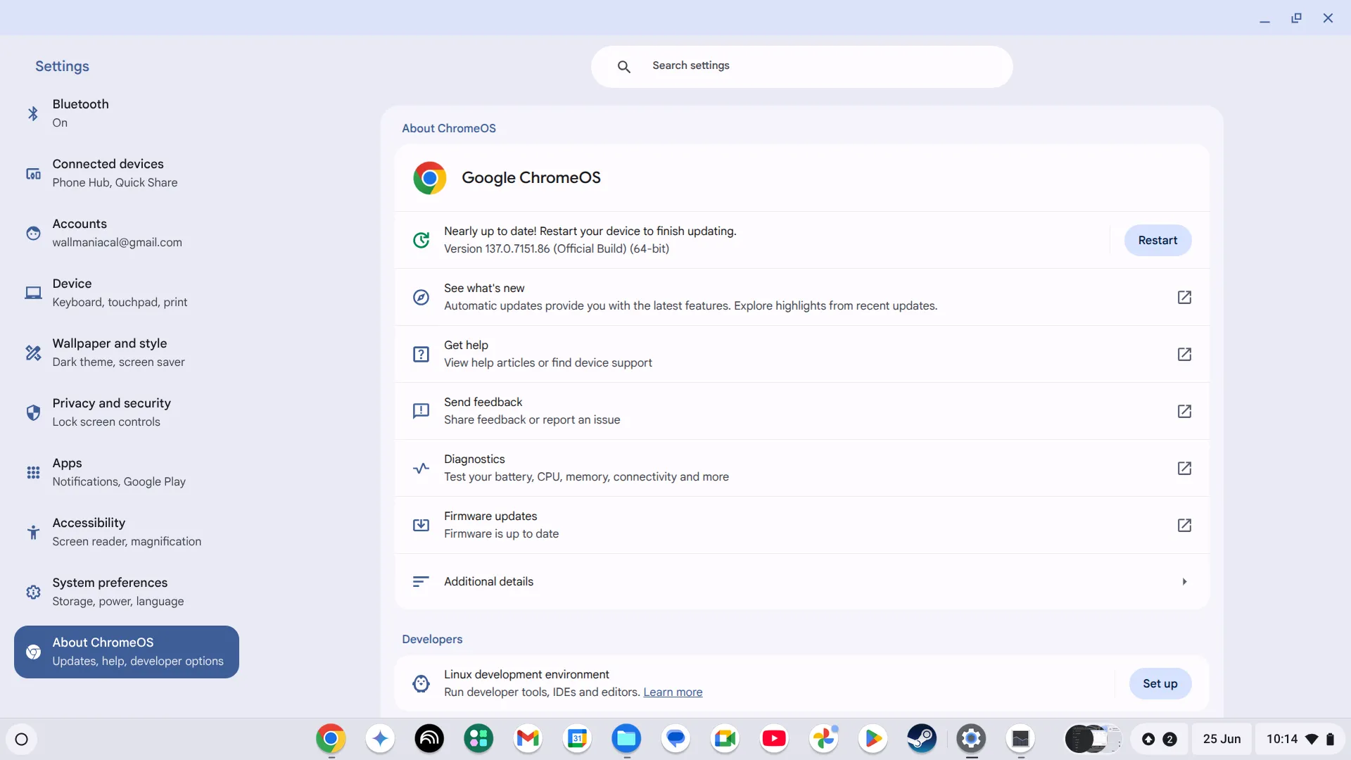 Màn hình &quot;Giới thiệu về ChromeOS&quot; hiển thị thông báo hệ điều hành cần cập nhật.