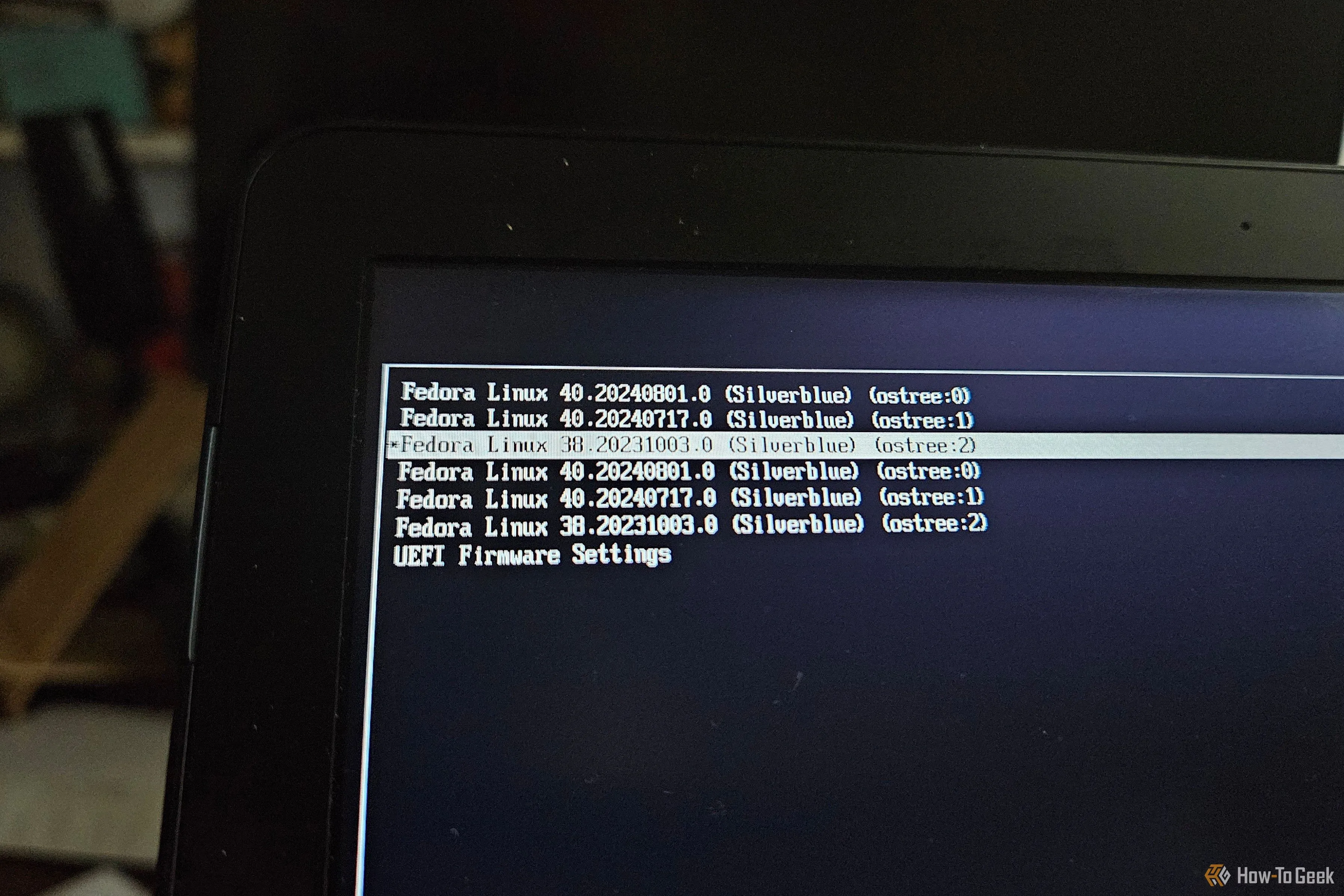 Màn hình tùy chọn khởi động Fedora Silverblue trên laptop