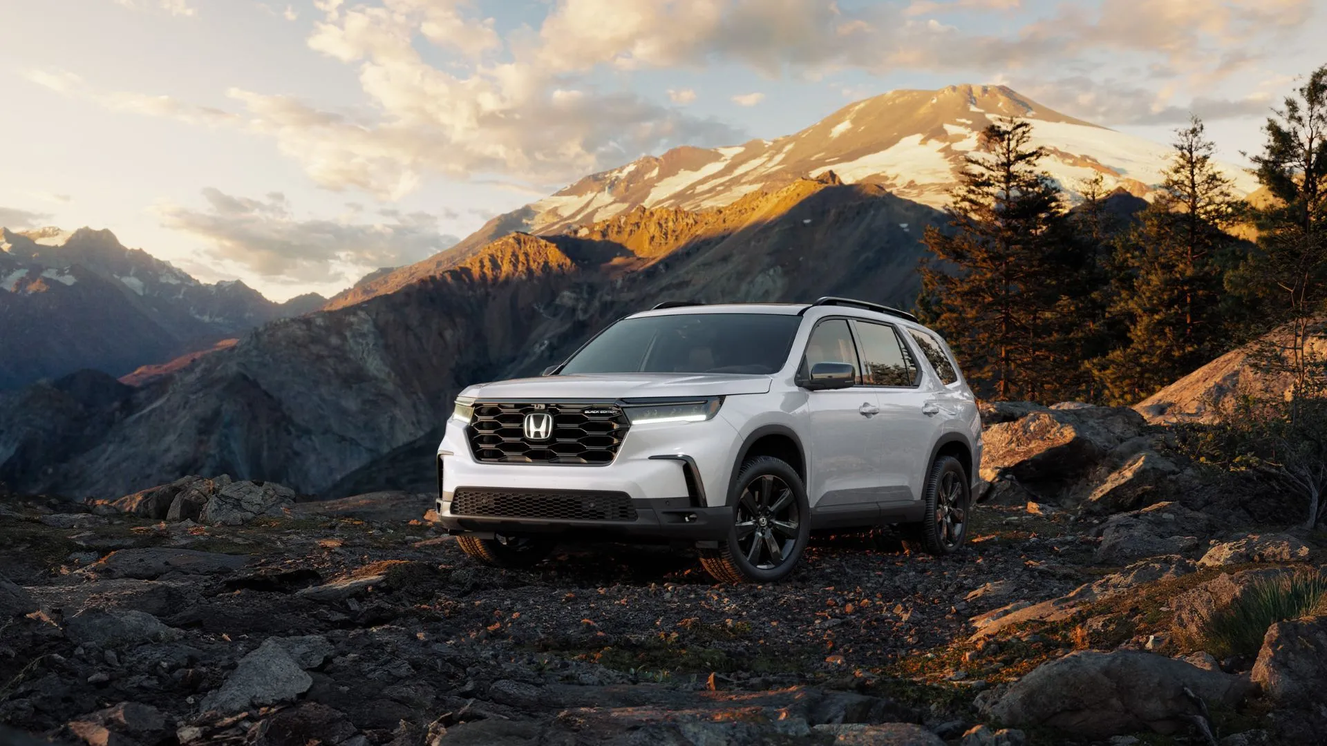 Mẫu SUV Honda Pilot Black Edition 2025 màu đen bóng
