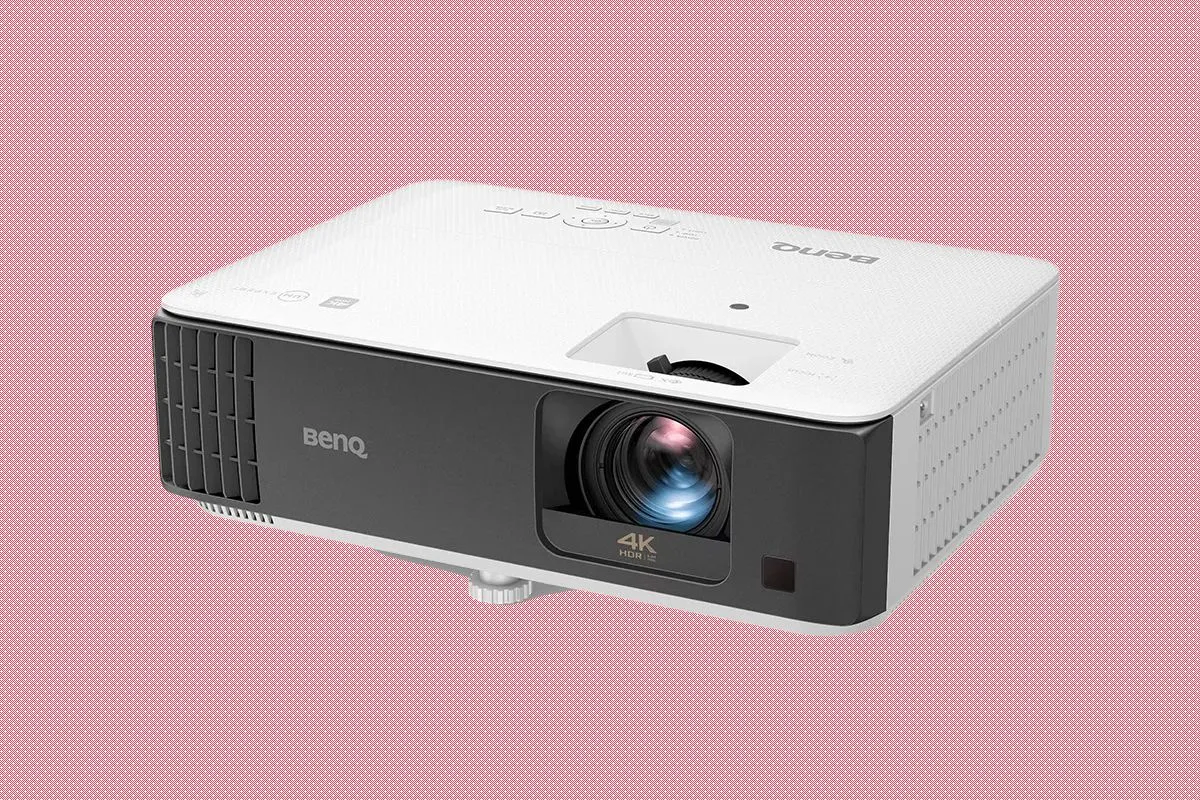 Máy chiếu gaming 4K BenQ TK700STi màu trắng