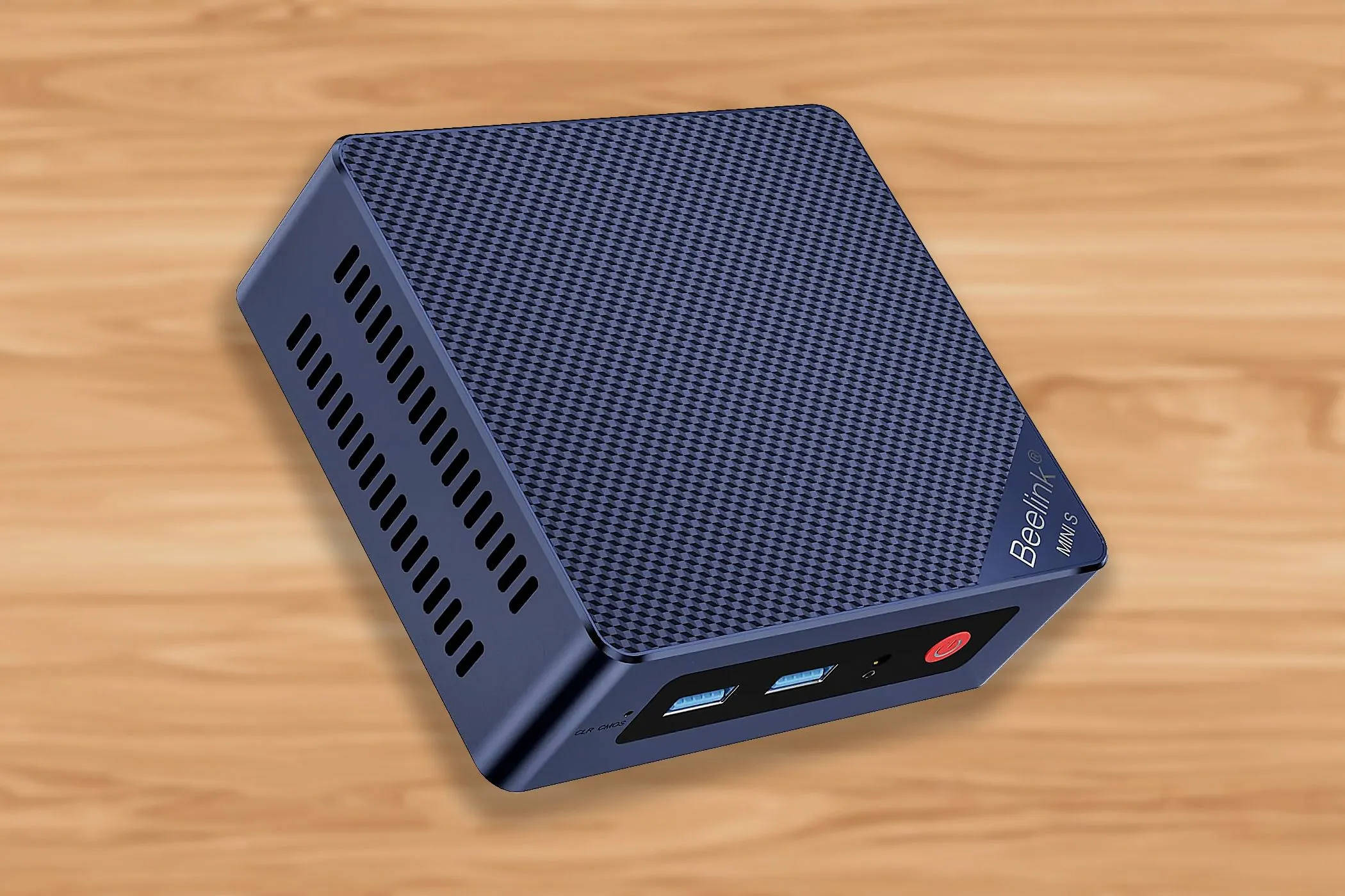 Máy tính mini PC Beelink S13 nhỏ gọn trên nền gỗ, lựa chọn lý tưởng cho các dự án tự lưu trữ tại nhà