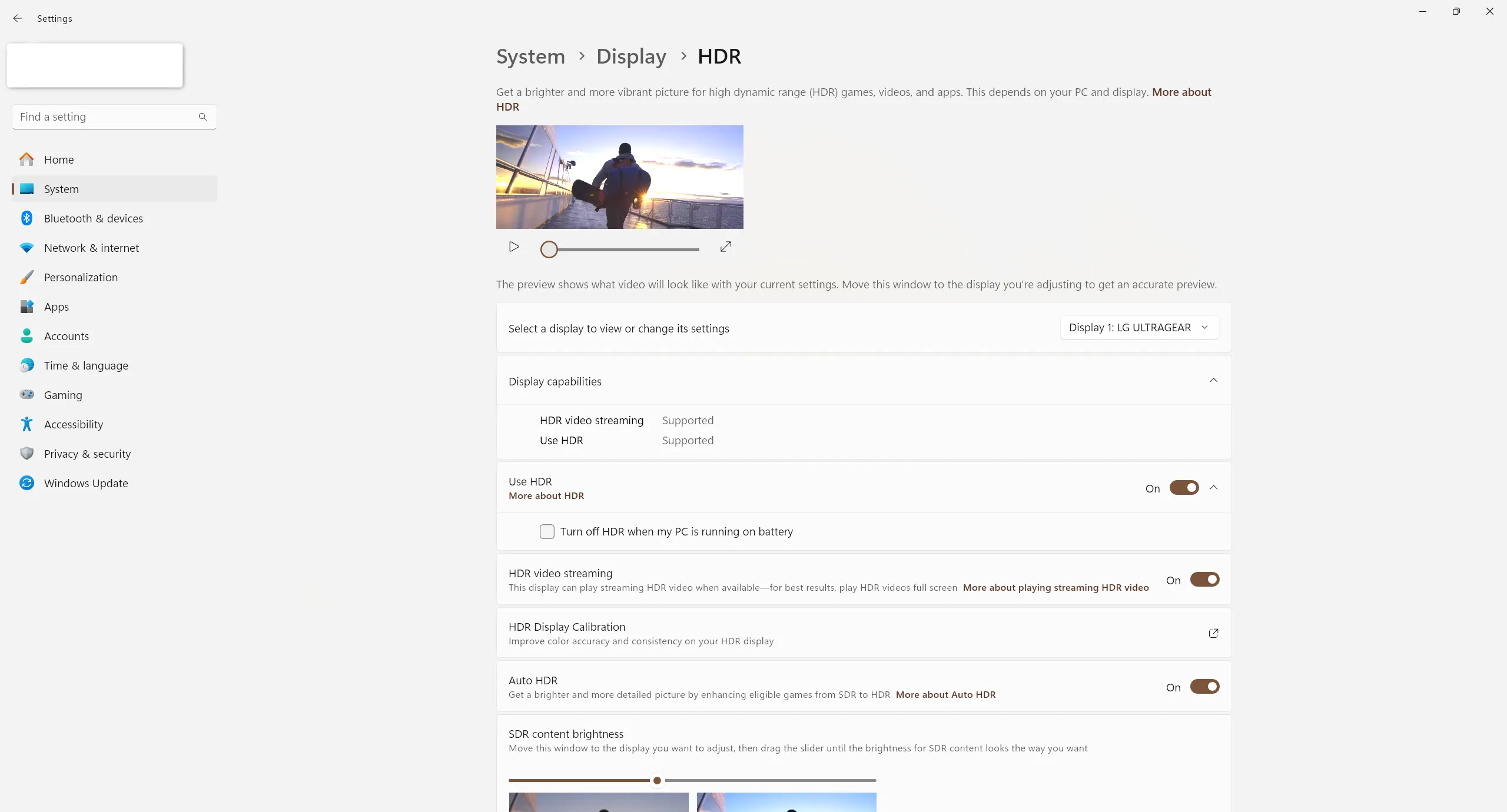 Menu cài đặt HDR trên Windows 11, cho phép bật/tắt và tinh chỉnh các tùy chọn HDR cho màn hình.