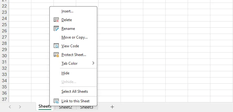 Menu chuột phải được mở rộng trên một thẻ trang tính trong Microsoft Excel, hiển thị các tùy chọn như đổi tên, xóa, ẩn, và thay đổi màu.