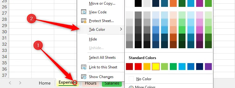 Menu chuột phải hiển thị tùy chọn thay đổi màu tab cho một bảng tính Excel, giúp phân loại và nhận diện sheet dễ dàng hơn.