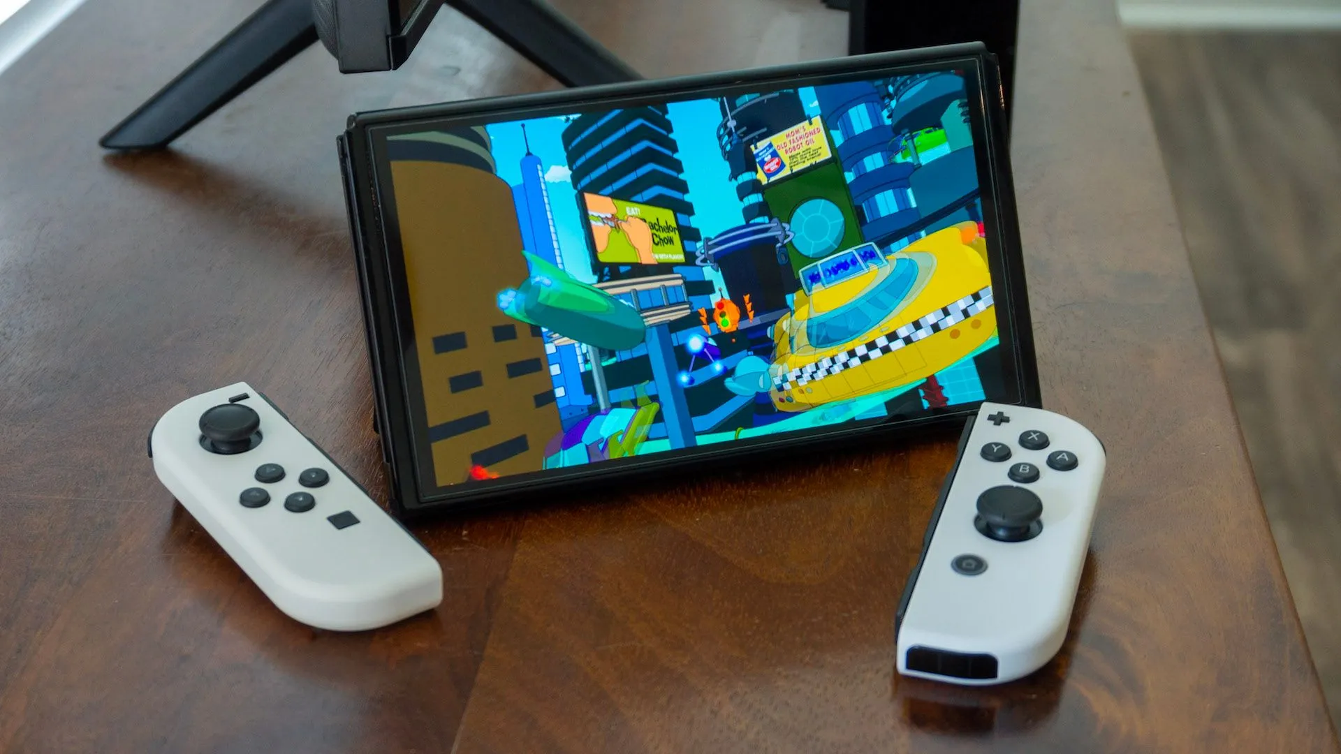 Một chương trình TV đang phát trên Nintendo Switch với Joy-Con đã tháo rời.