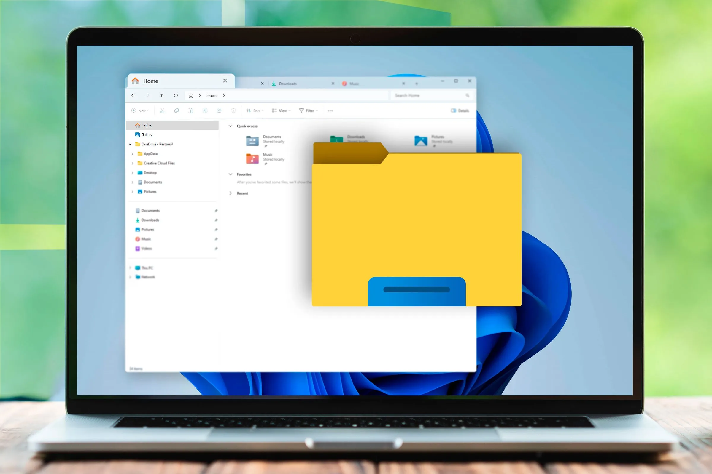 Một cuốn sổ tay với giao diện File Explorer của Windows 11 đang mở và biểu tượng File Explorer ở phía trước, tượng trưng cho việc sắp xếp tệp tin.