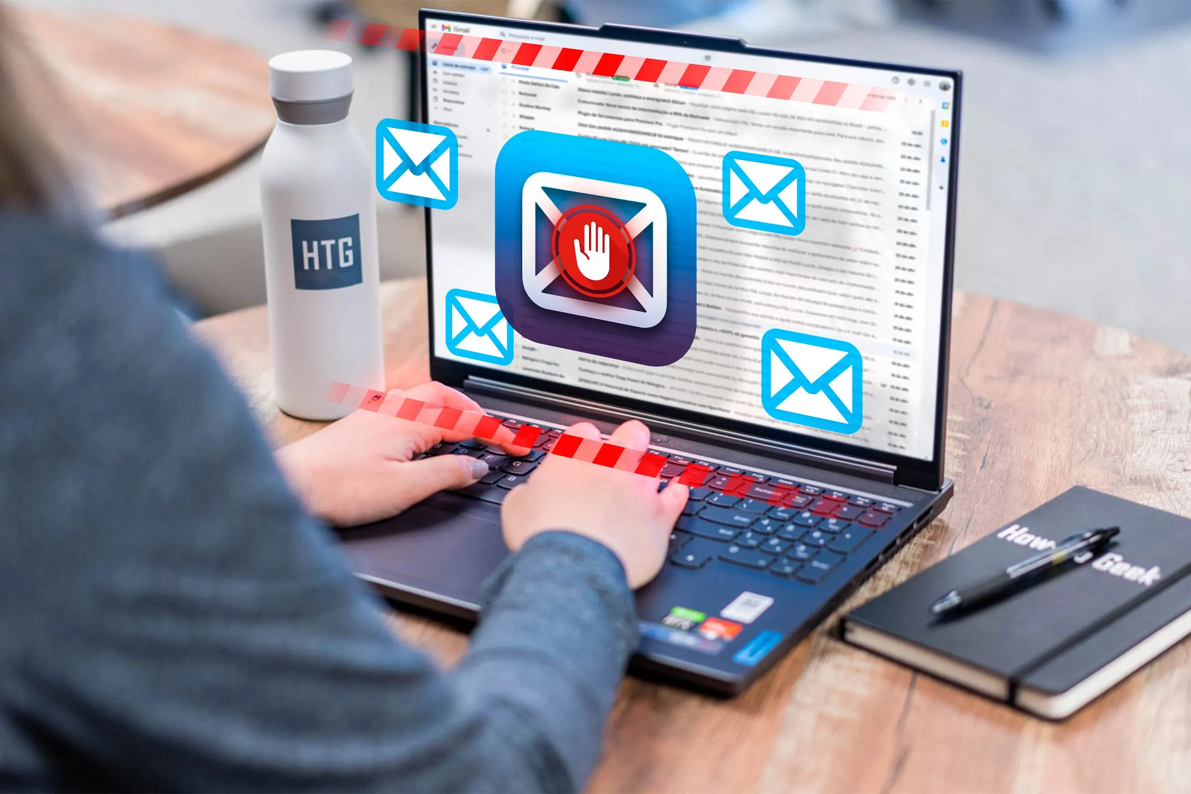 Người phụ nữ đang dùng laptop với một số biểu tượng email hiện ra trên màn hình.