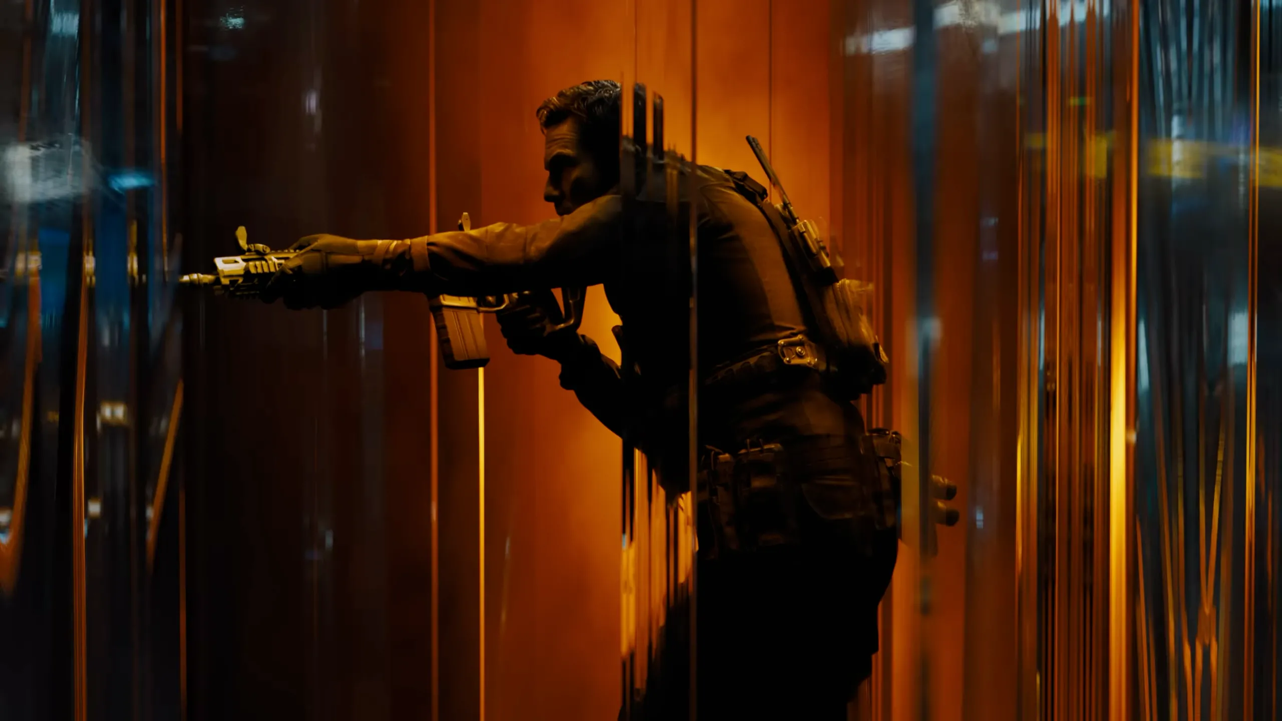 Nhân vật chính của Call of Duty Black Ops 7 trong trailer tiết lộ CG đang cầm súng