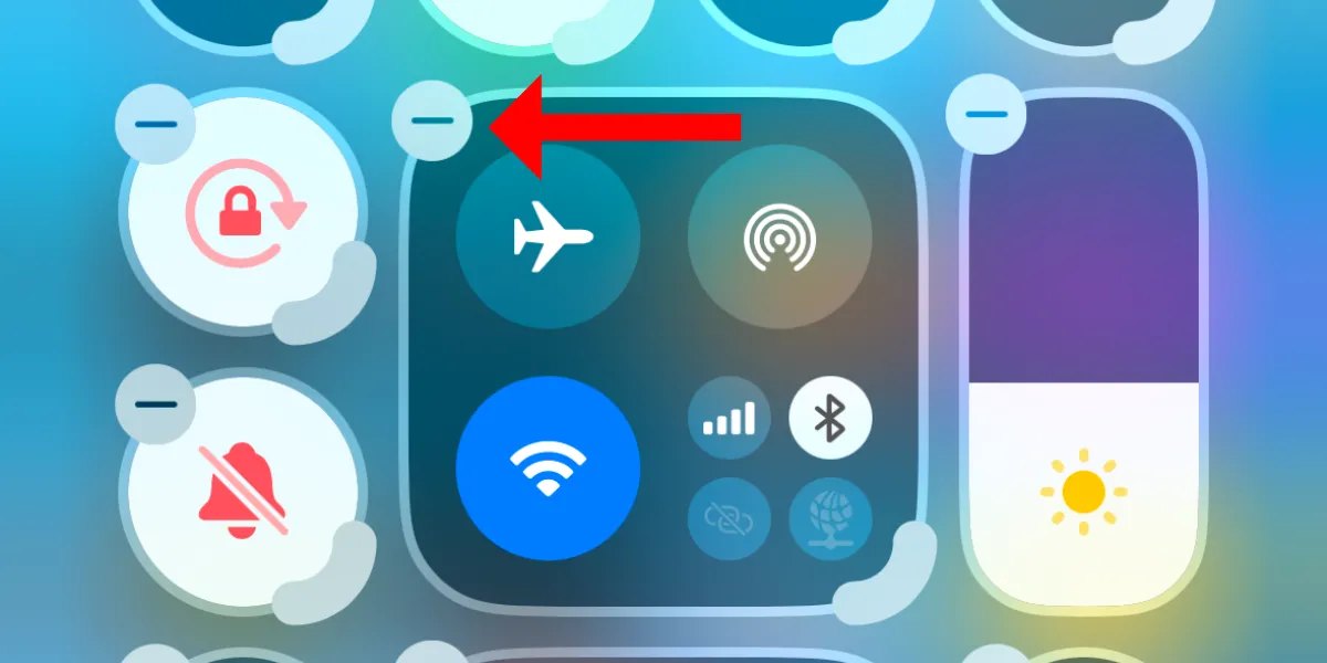 Nút dấu trừ để loại bỏ một nhóm điều khiển trong Control Center iOS 18