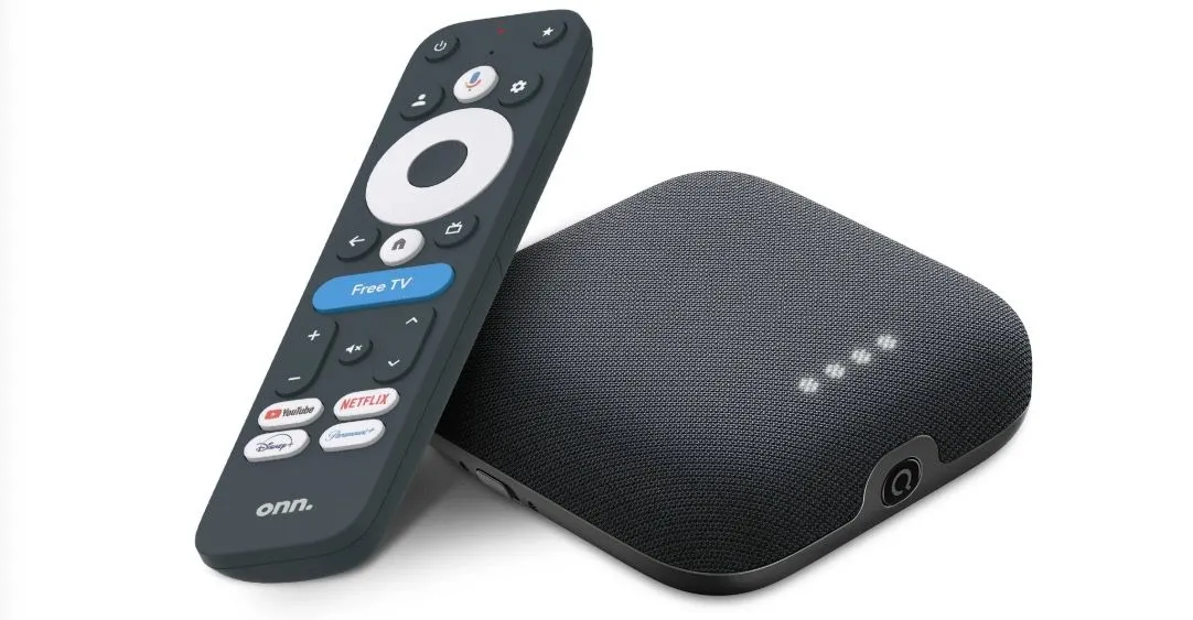 Nút Free TV màu xanh lớn trên điều khiển Onn 4K Pro, thương hiệu Walmart