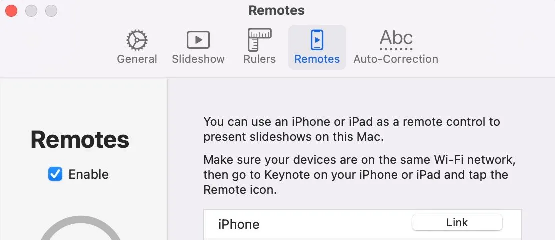 Nút &quot;Liên kết&quot; (Link) bên cạnh tên iPhone trong tab &quot;Remote&quot; của Cài đặt Keynote trên macOS, dùng để ghép nối thiết bị điều khiển từ xa.