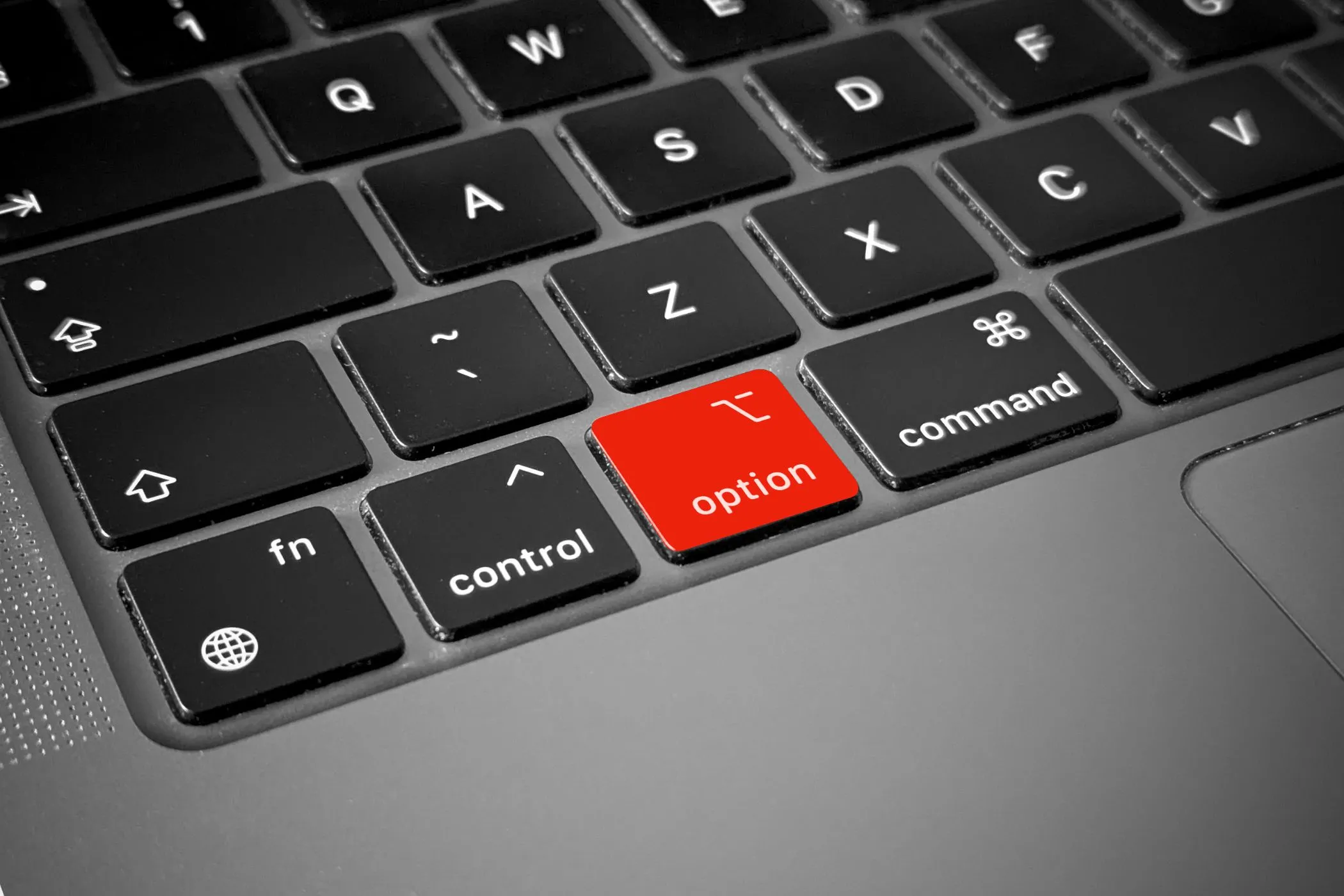 Phím Option trên bàn phím MacBook, một trong những phím chức năng quan trọng trên macOS.