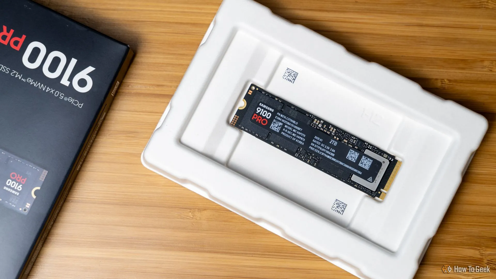 Samsung 9100 PRO NVMe SSD đặt trong hộp bán lẻ