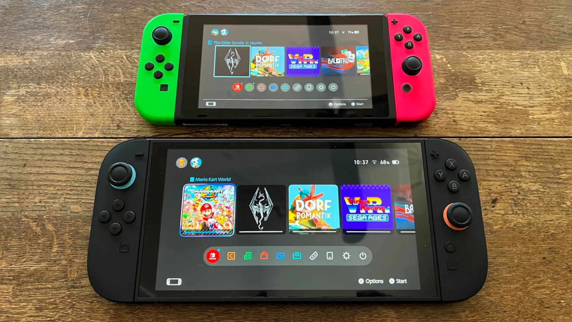 So sánh kích thước giữa Nintendo Switch 2 và Nintendo Switch đời đầu, cho thấy sự khác biệt về thiết kế
