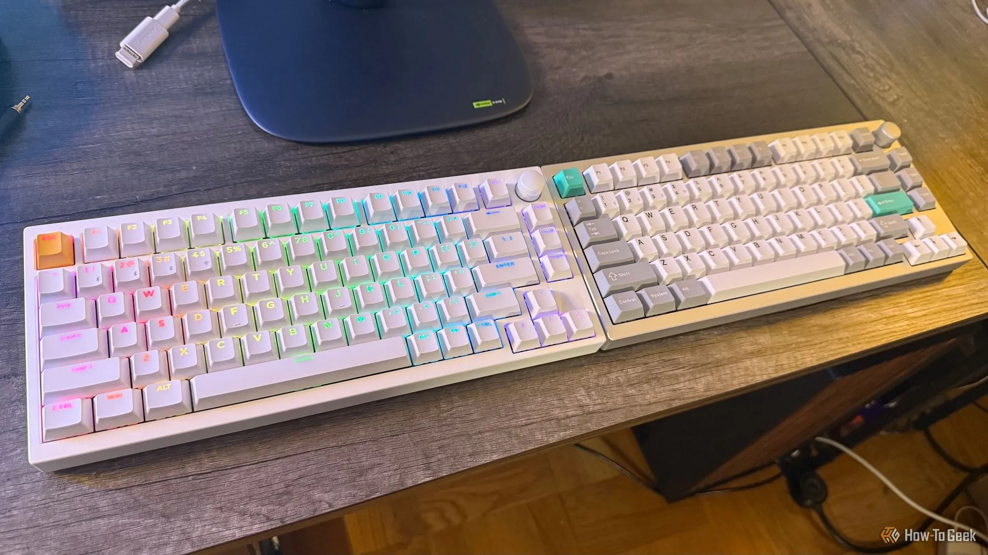 So sánh thiết kế giữa bàn phím gaming Lemokey P1 HE (trên) và Lemokey P1 Pro (dưới), thể hiện sự khác biệt về vỏ nhôm.