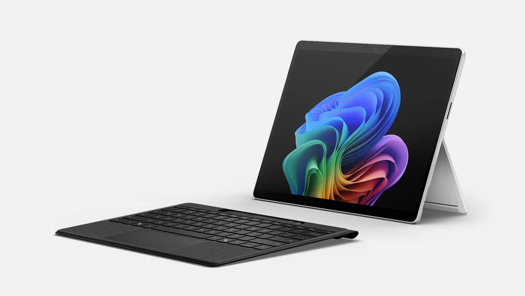 Surface Pro 11 for Business kết nối với bàn phím Flex Keyboard và bút Surface Slim Pen 2, hiển thị khả năng làm việc linh hoạt