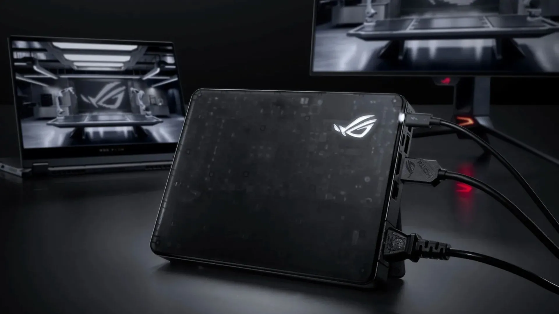Thiết bị eGPU ASUS XG Mobile 2025 kết nối với laptop và màn hình, minh họa khả năng biến laptop mỏng nhẹ thành cỗ máy gaming