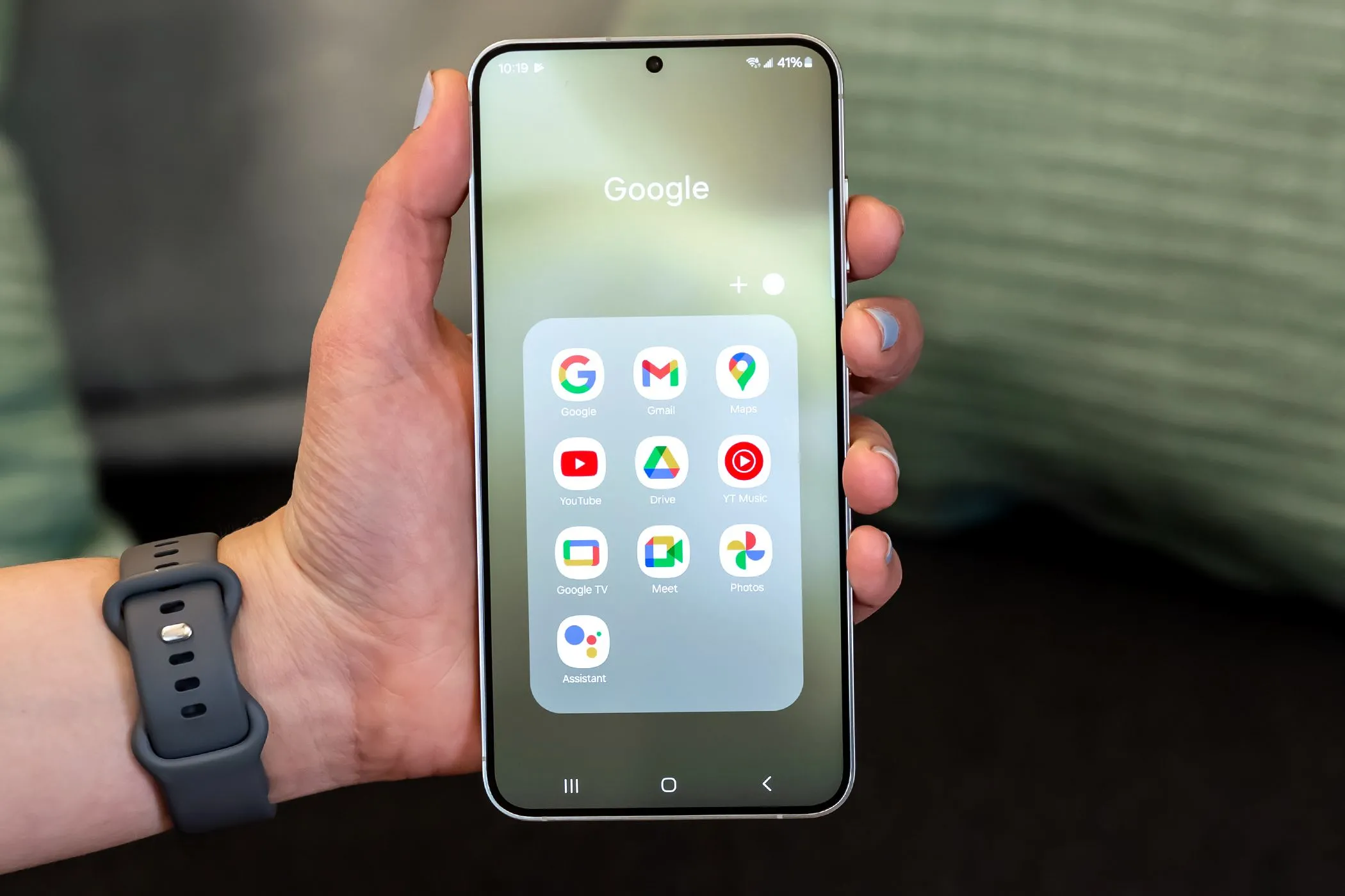 Thư mục ứng dụng Google cài sẵn trên một điện thoại Android, minh họa cho bloatware