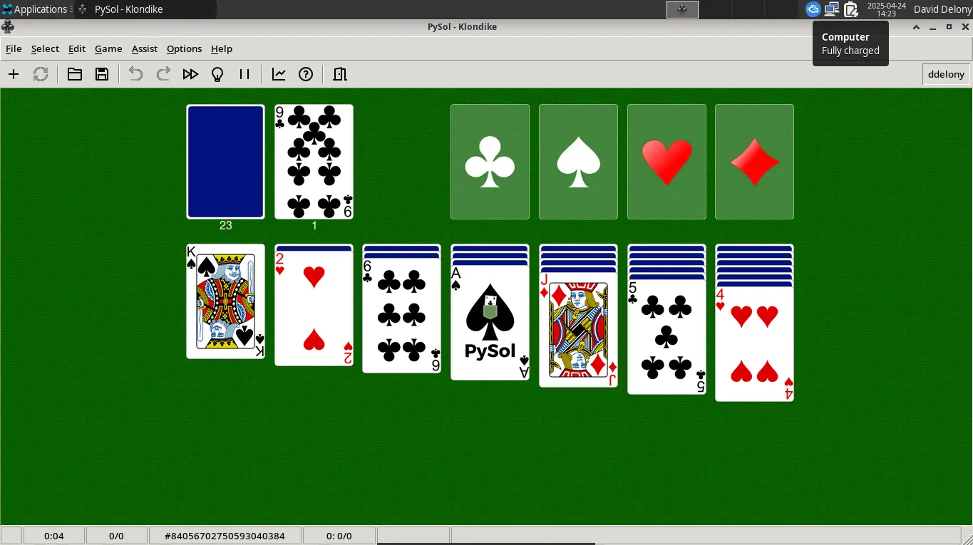 Trò chơi PySolFC Solitaire đang chạy trên môi trường desktop Ultramarine Linux Xfce, minh họa việc cài đặt ứng dụng Flatpak