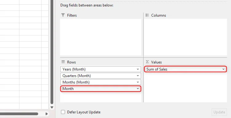 Trong PivotTable Fields, trường Month được đặt trong phần Rows và Sum of Sales trong phần Values