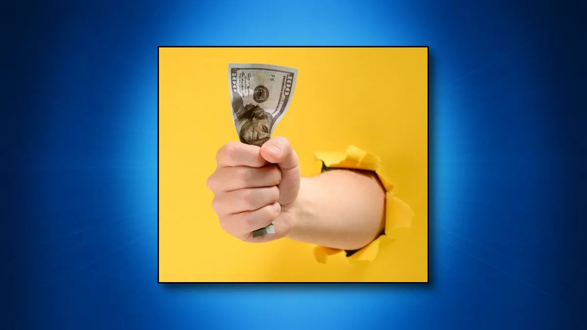 Bàn tay nắm tiền mặt xuyên qua bức tường, tượng trưng cho mong muốn mua và chính sách hoàn tiền game