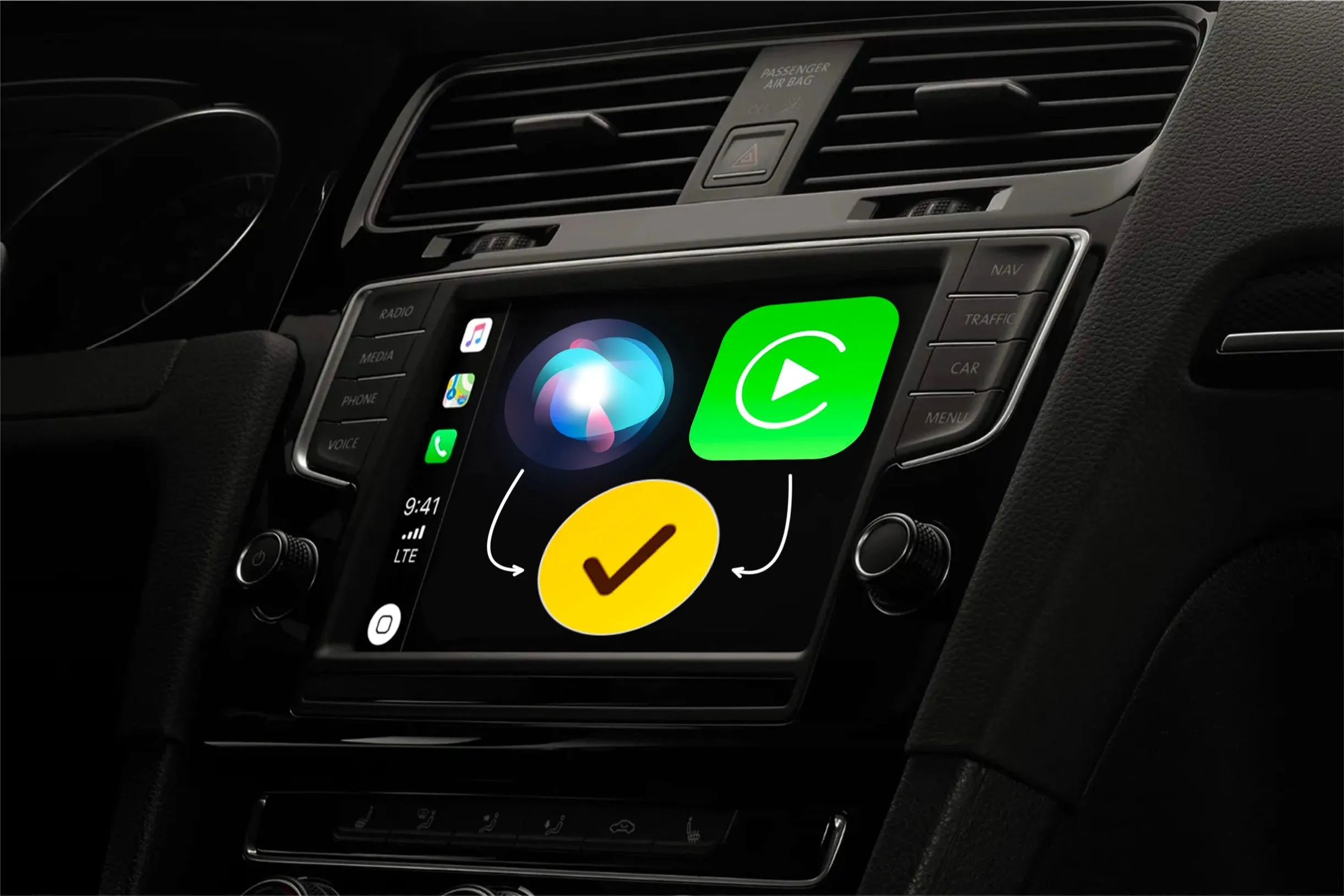 Các biểu tượng Siri, Check In và CarPlay hiển thị trên màn hình giải trí ô tô, cho thấy tiềm năng tích hợp sâu hơn để người dùng có thể gửi Check In rảnh tay khi lái xe.