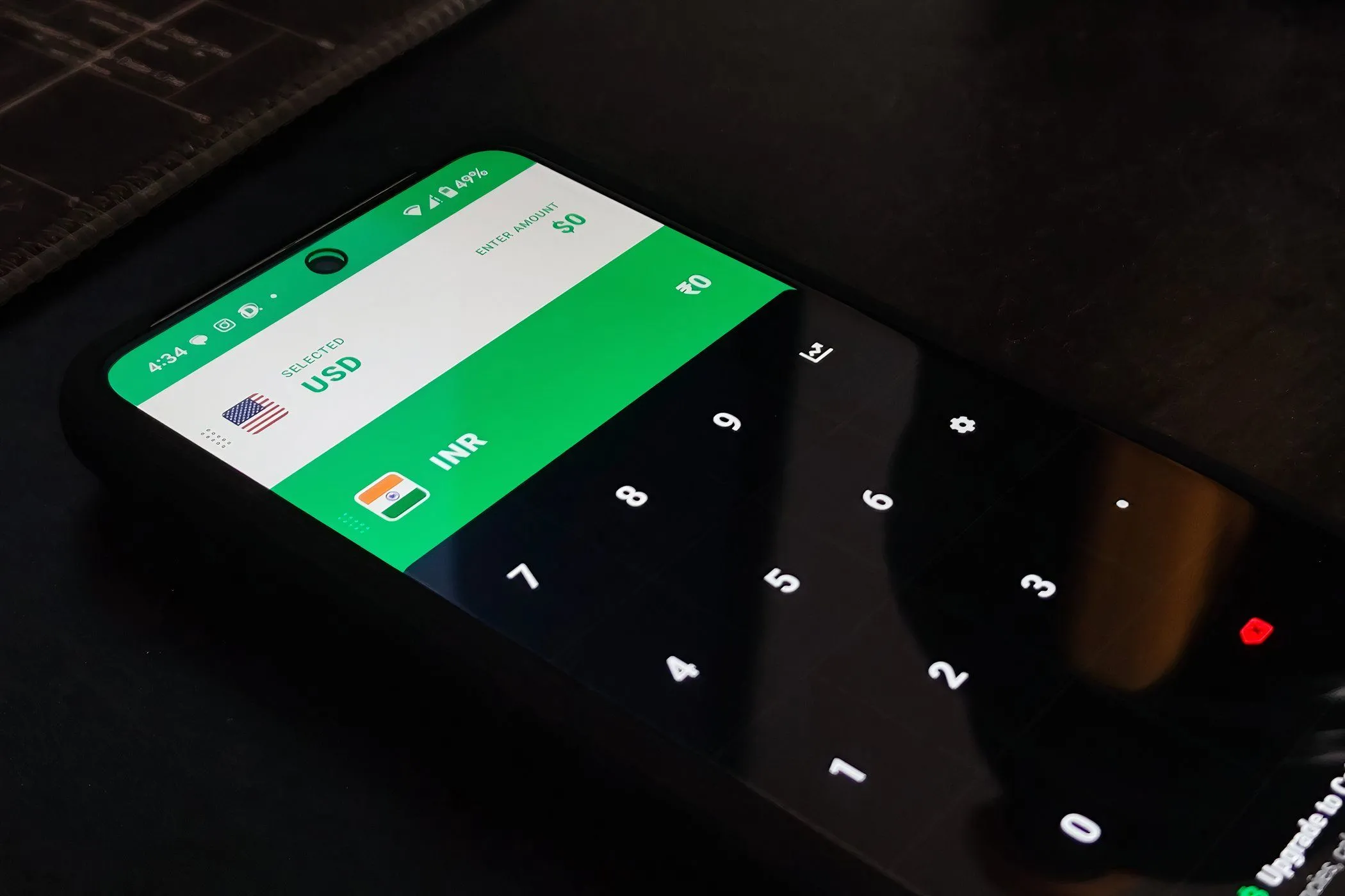 Ứng dụng CoinCalc hiển thị chức năng chuyển đổi các loại tiền tệ khác nhau, hữu ích cho quản lý tài chính.