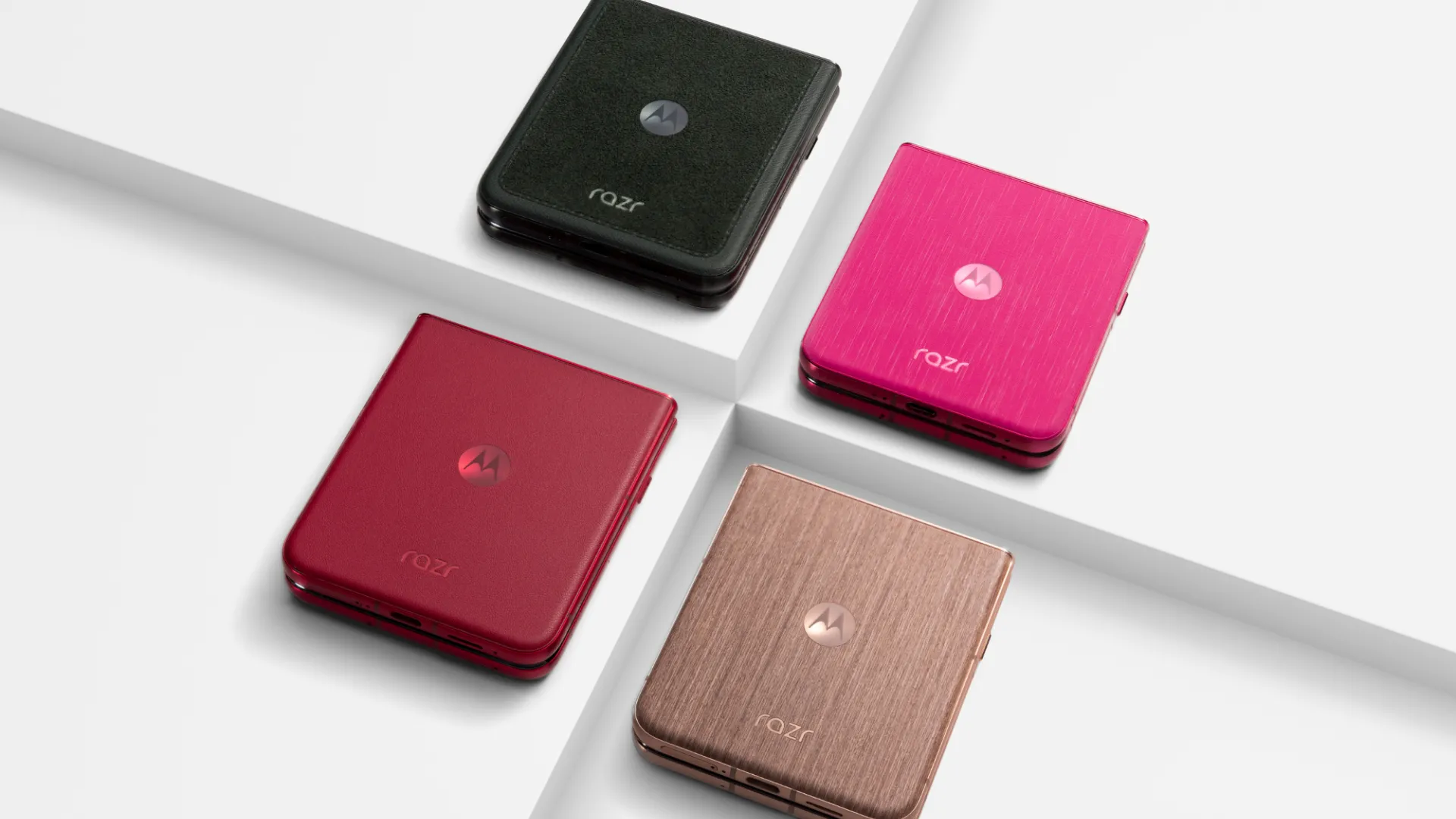 Bốn tùy chọn màu sắc nổi bật của điện thoại gập Moto Razr Ultra 2025, thể hiện sự đa dạng về chất liệu.