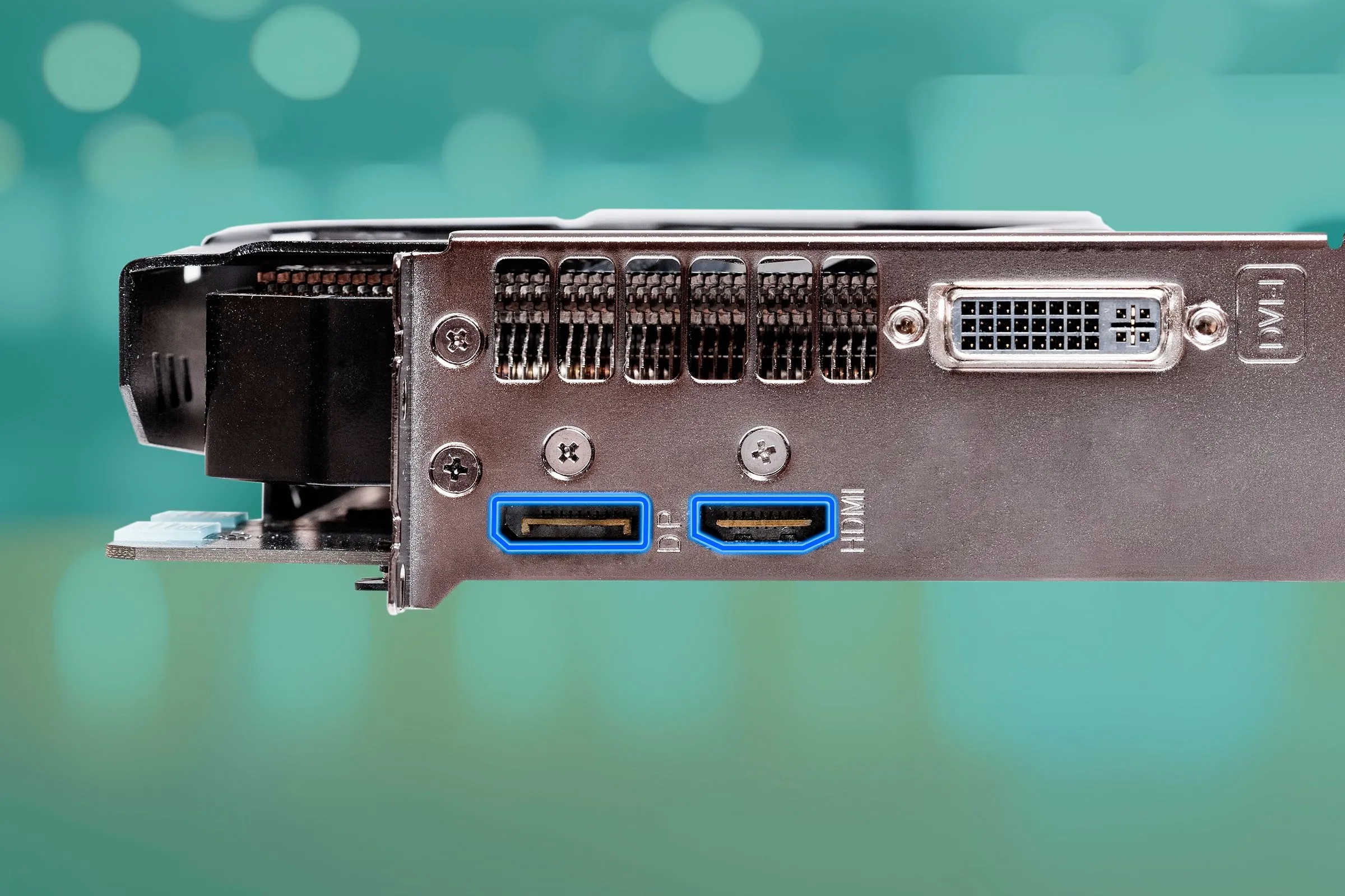 Cổng DisplayPort và HDMI trên card đồ họa