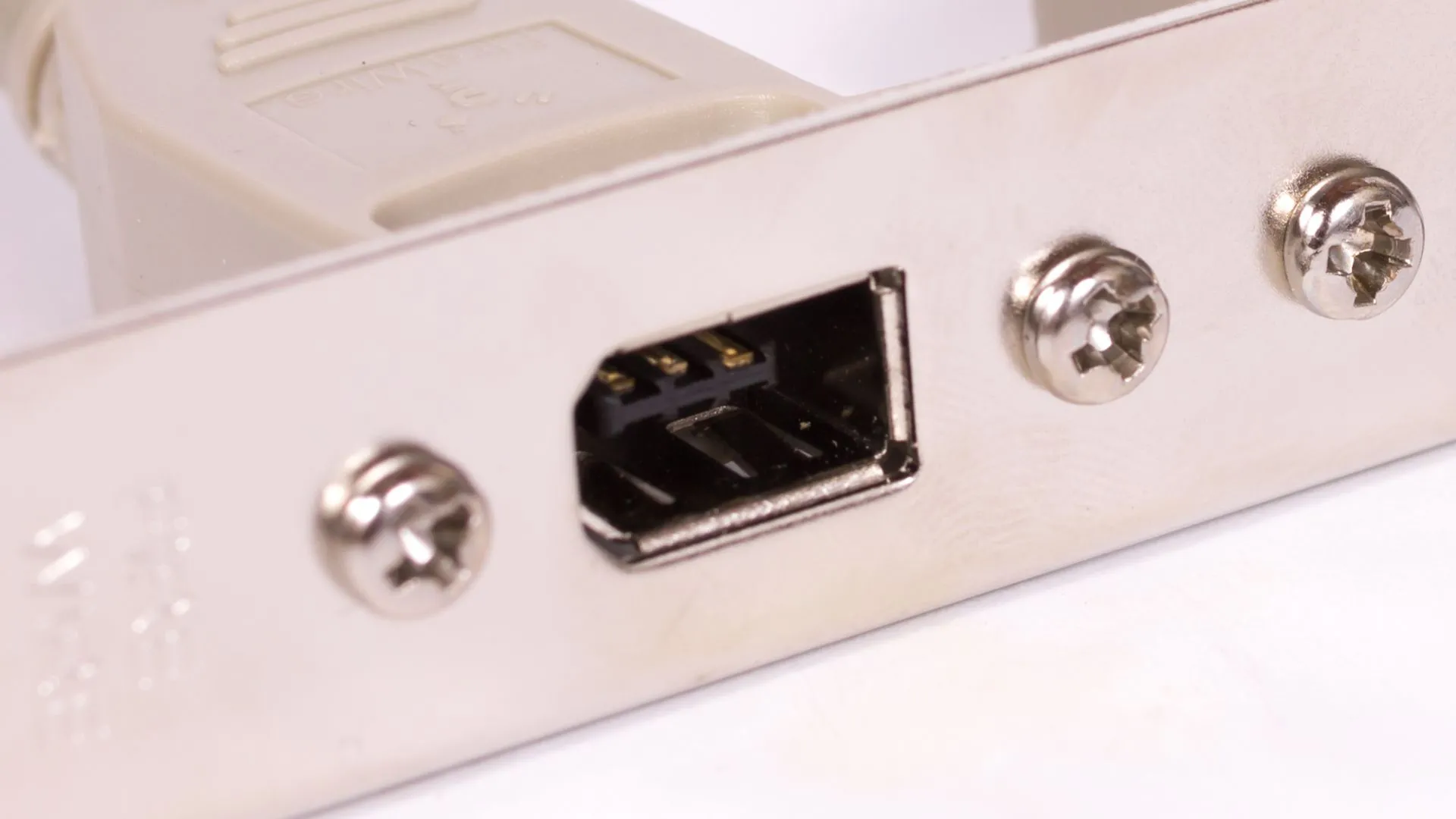 Cổng FireWire trên thiết bị điện tử