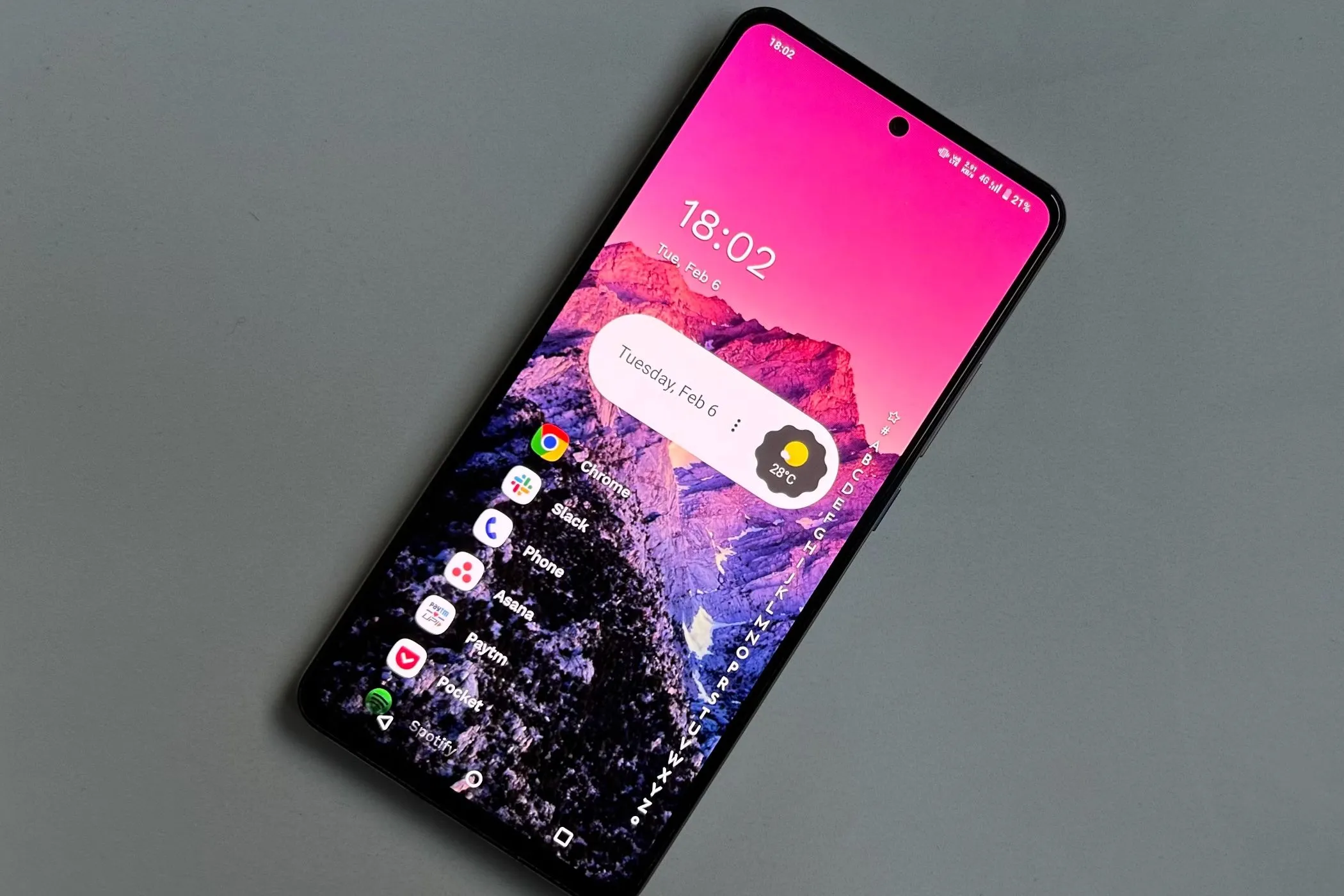 Giao diện Niagara Launcher trên điện thoại Android với các biểu tượng ứng dụng