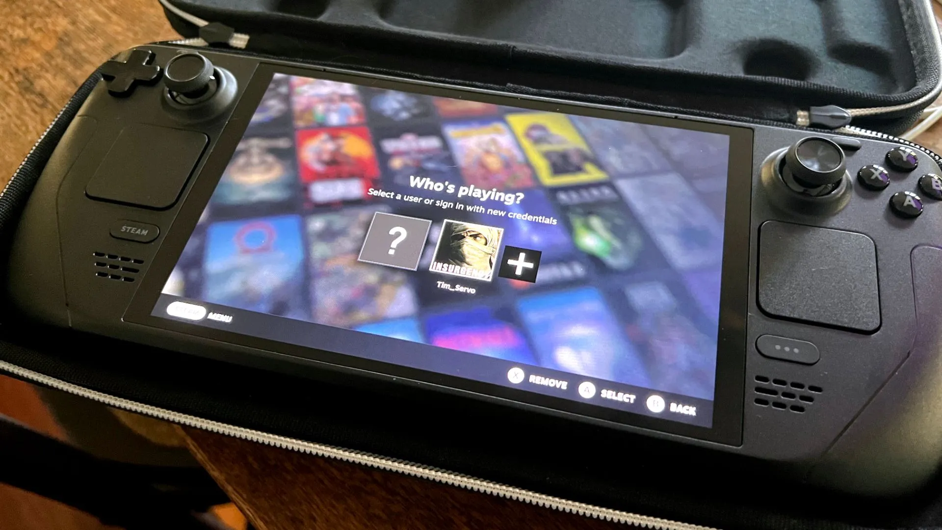 Giao diện Steam Deck hiển thị nhiều tài khoản người dùng, minh họa sự khác biệt khi chạy Windows
