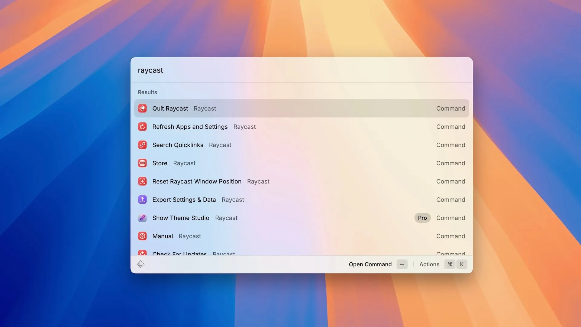 Giao diện tìm kiếm và khởi chạy ứng dụng Raycast đang hoạt động trên màn hình Mac với các tính năng mở rộng
