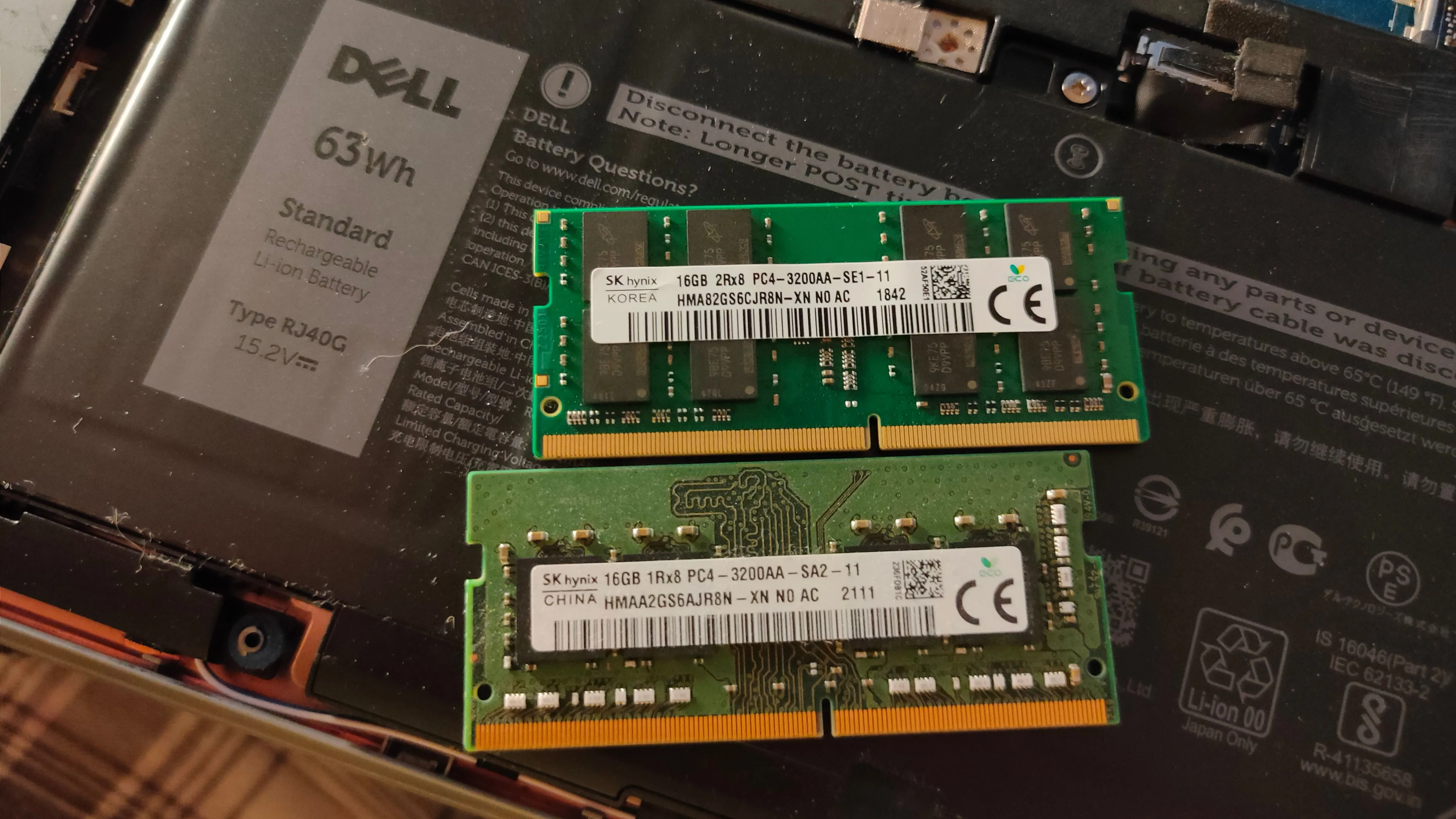 Hai thanh RAM laptop SK Hynix, biểu tượng của cấu hình kênh đôi