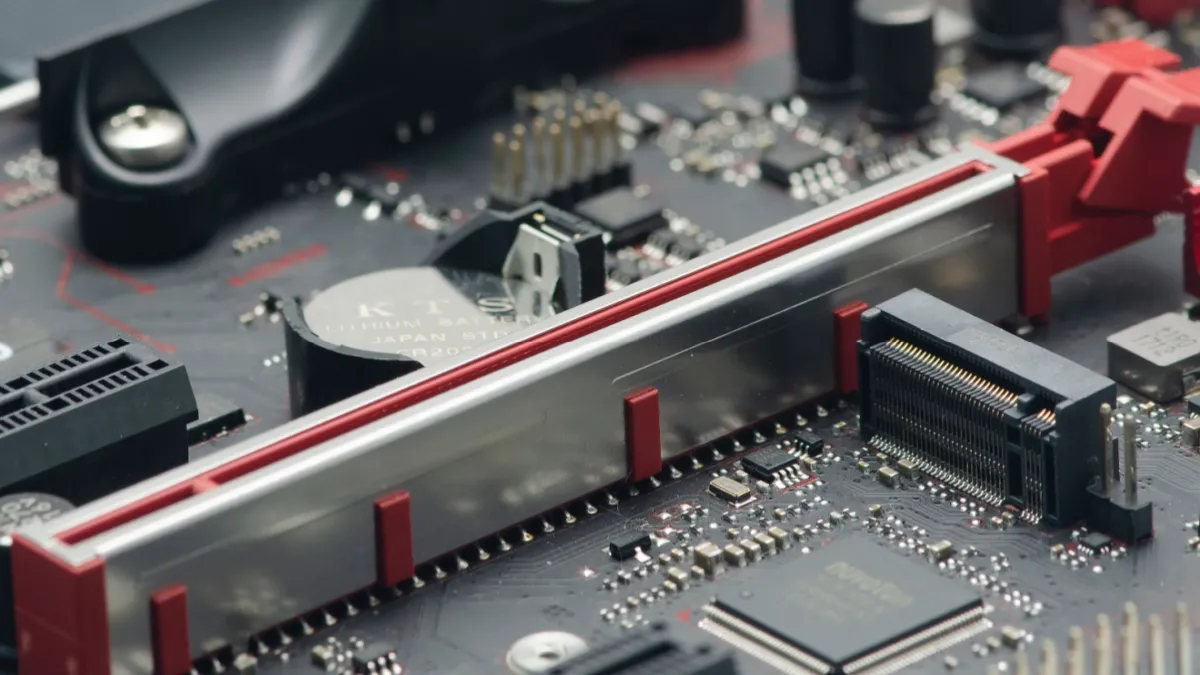 Khe cắm PCIe x16 tốc độ cao trên bo mạch chủ MSI AMD, minh họa cho khả năng mở rộng của mainboard cao cấp.