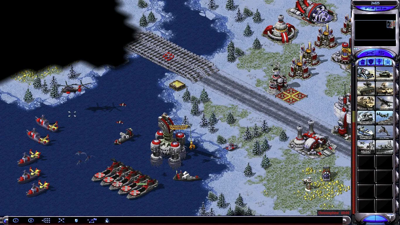 Lính và căn cứ của phe Soviet trong Red Alert 2: Chrono Divide, thể hiện gameplay chiến thuật thời gian thực.