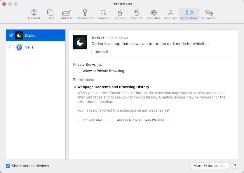 Màn hình cài đặt Safari trên macOS hiển thị tùy chọn bật hoặc tắt một tiện ích mở rộng, minh họa quá trình quản lý.