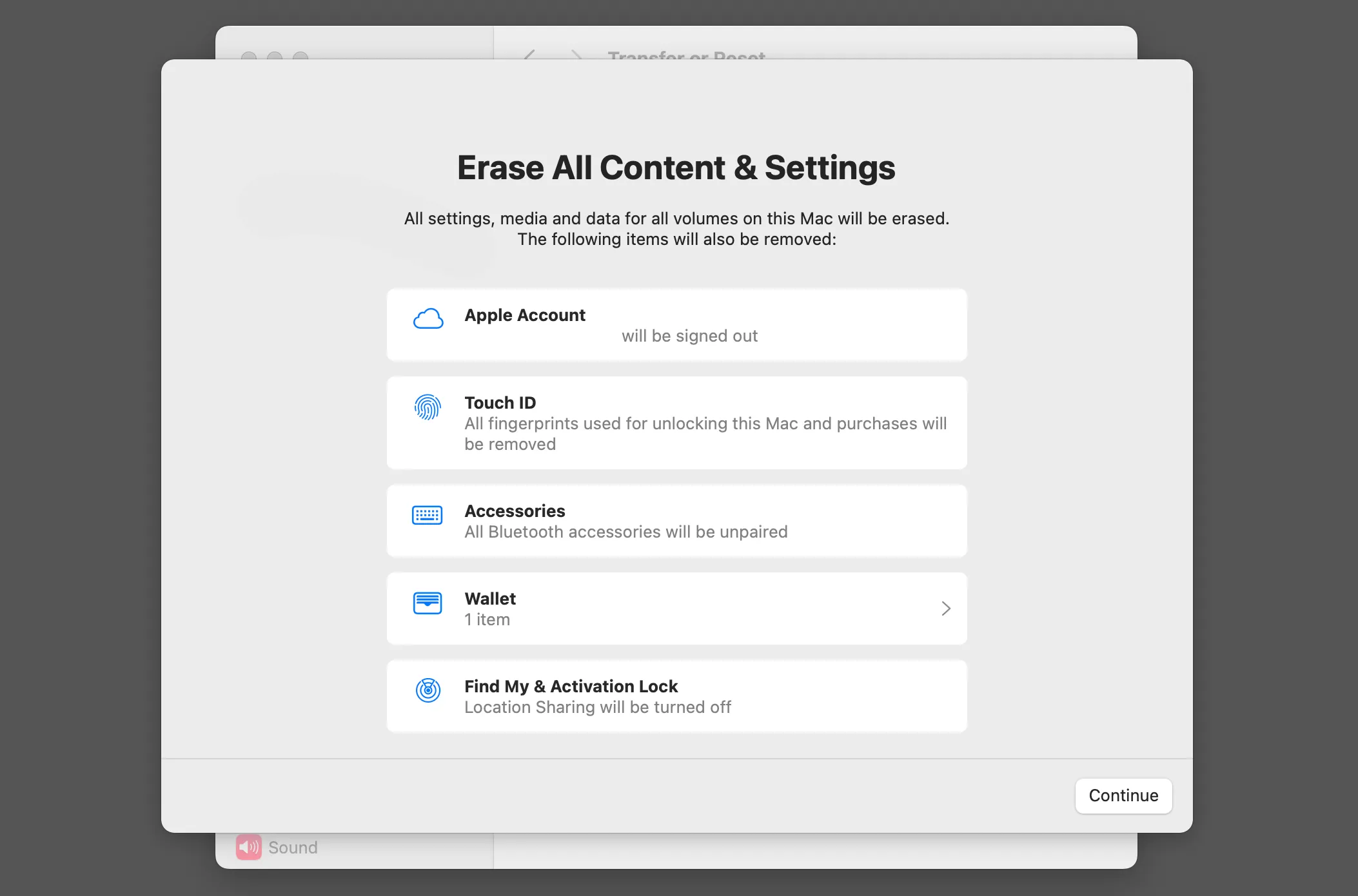 Màn hình Erase Assistant trong macOS, minh họa quá trình xóa toàn bộ dữ liệu và cài đặt lại MacBook trước khi bán.