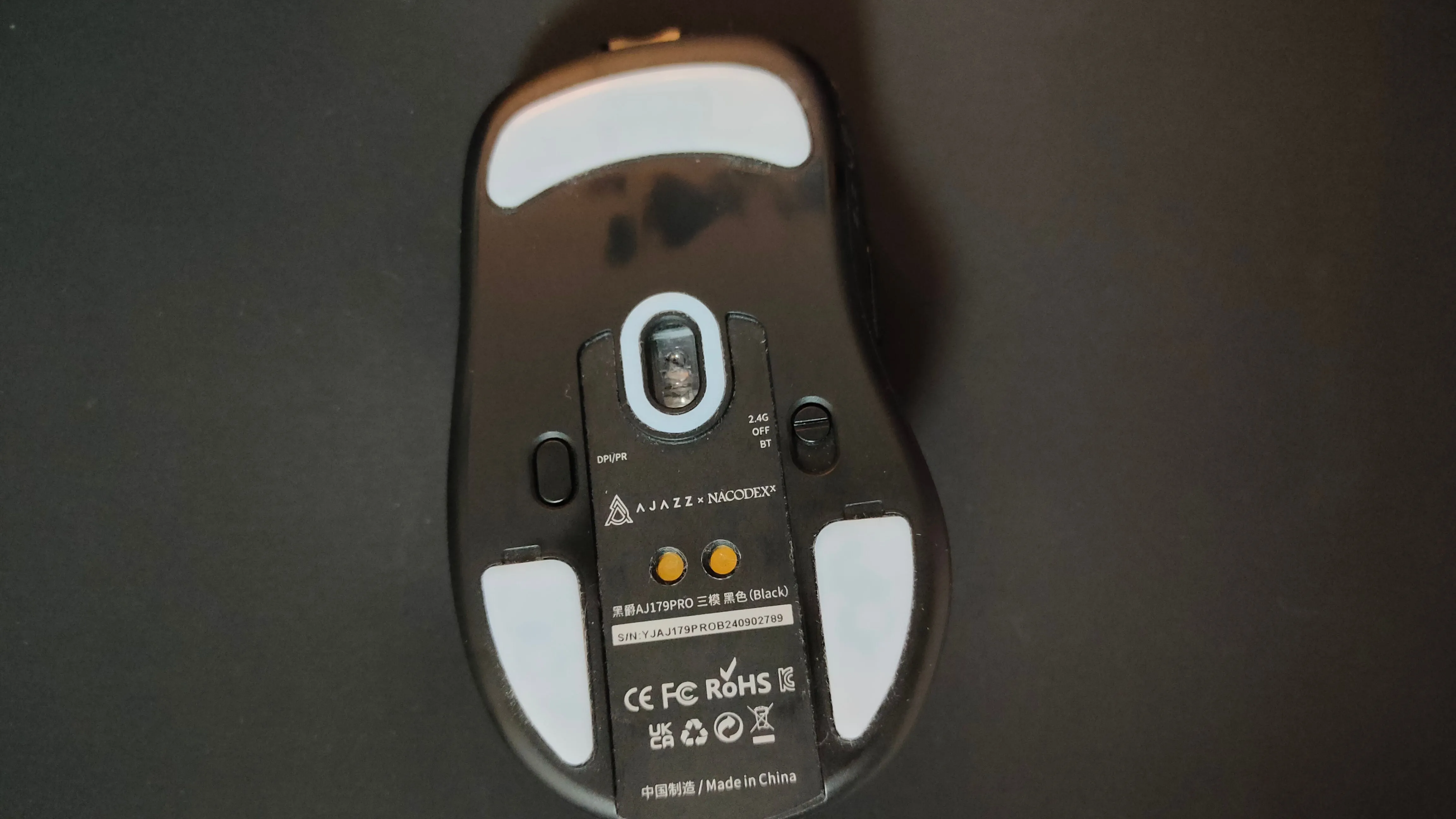 Mặt dưới chuột gaming Ajazz AJ179 Pro đã được thay thế mouse skates mới hoàn chỉnh