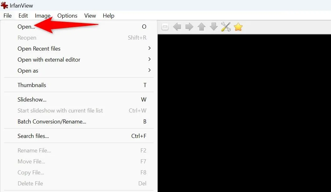 Mở tệp ảnh trong IrfanView để bắt đầu quá trình xóa metadata.