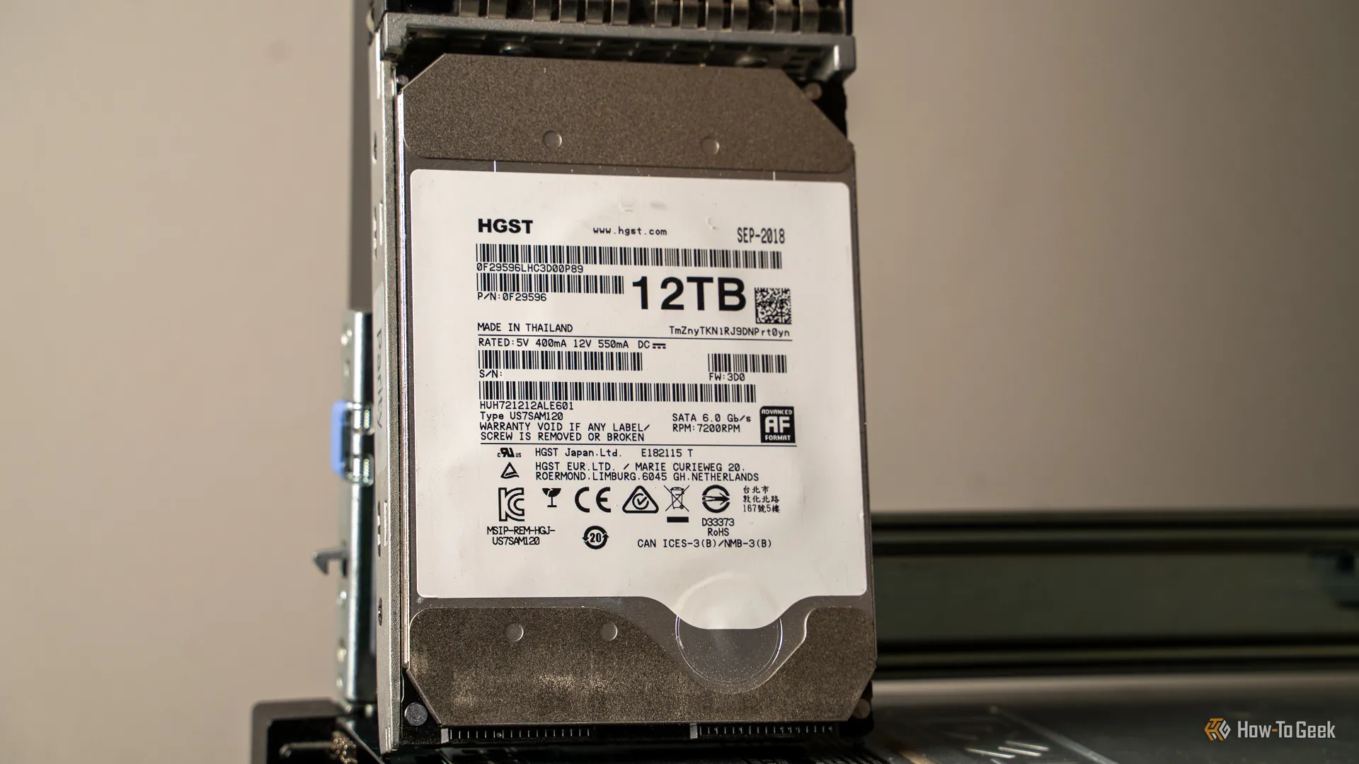 Ổ cứng HGST 12TB Helium được chứng nhận lại, minh họa các loại ổ đĩa khác nhau có thể sử dụng với Unraid