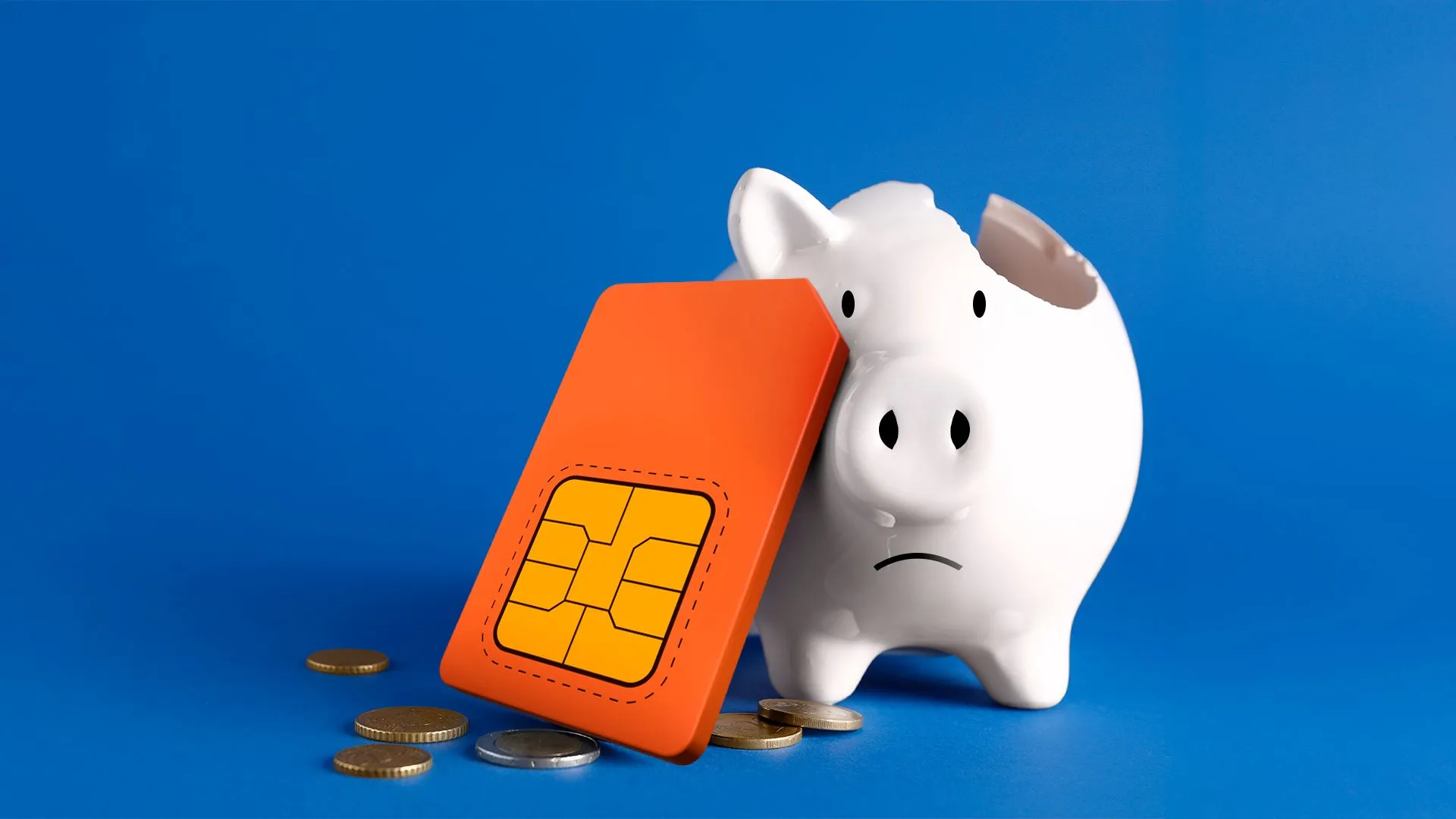 Ống heo tiết kiệm bị vỡ cùng thẻ SIM, biểu tượng cho việc tiết kiệm chi phí gói cước điện thoại