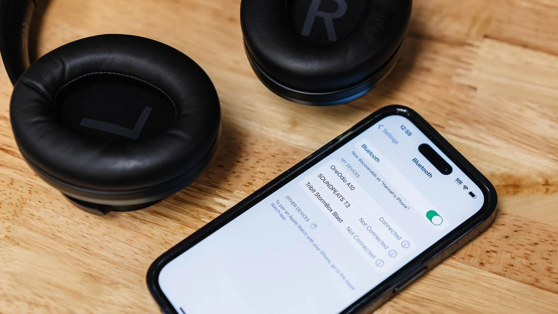 Tai nghe OneOdio A10 chống ồn chủ động lai, kết nối Bluetooth, giúp tập trung tối đa khi làm việc tại nhà.