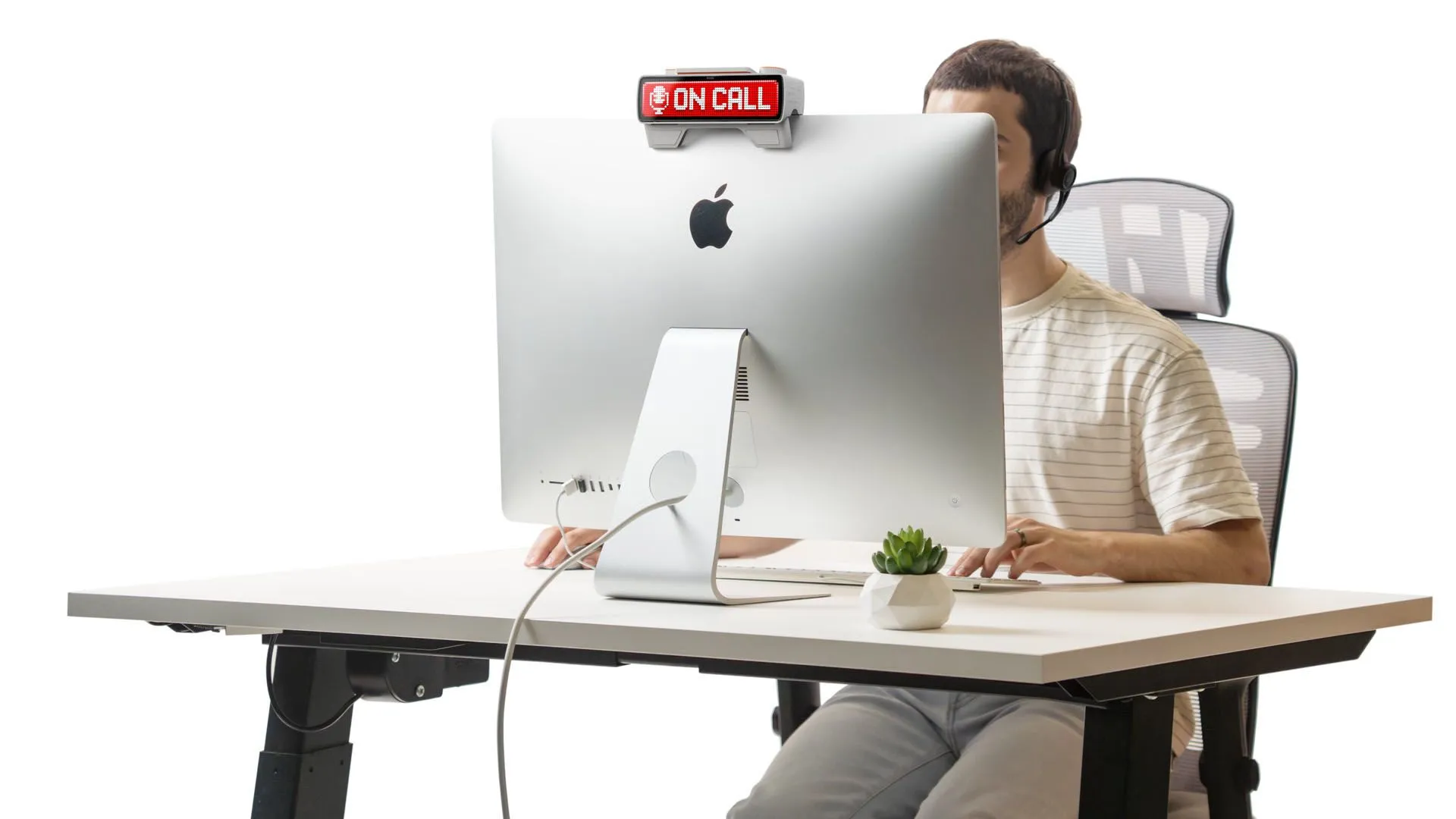 Thiết bị Busy Bar nhỏ gọn mới của nhà sáng tạo Flipper Zero, hứa hẹn cải thiện năng suất làm việc