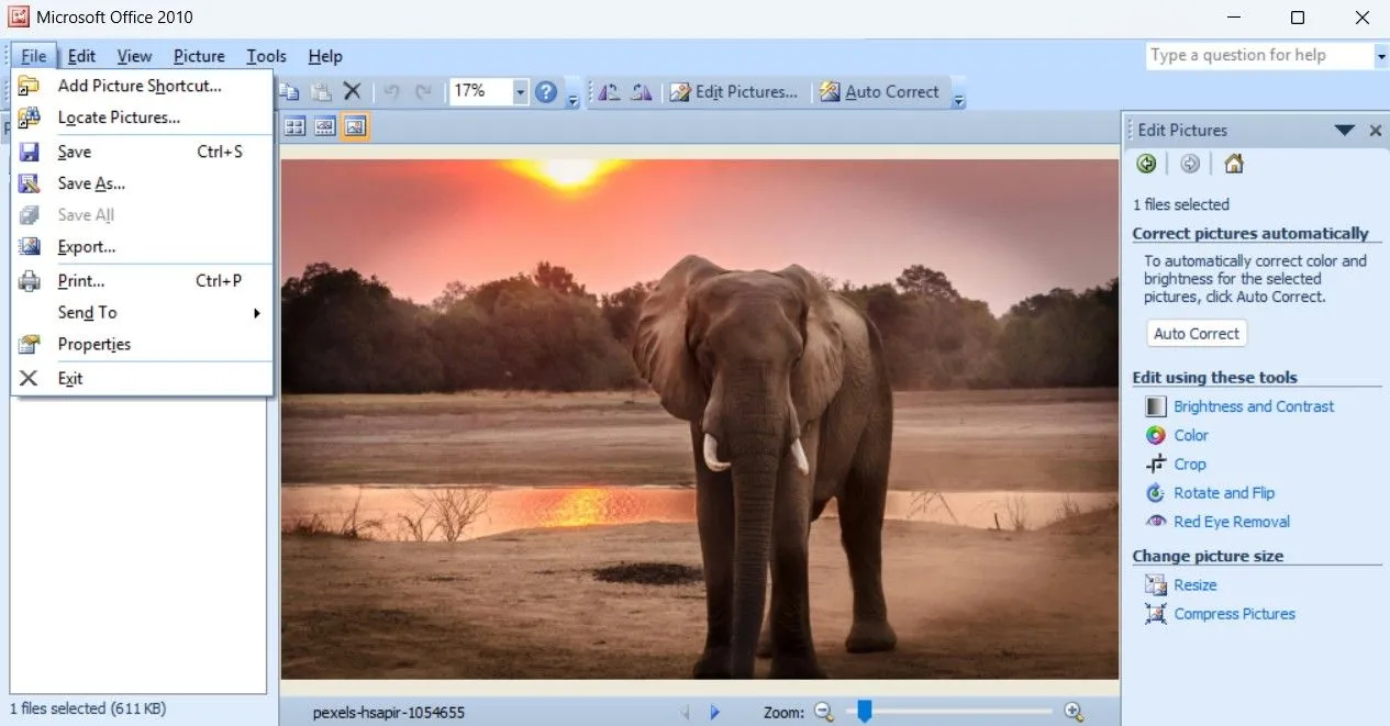 Tùy chọn &quot;File&quot; (Tệp) để lưu hoặc xuất ảnh đã chỉnh sửa trong Microsoft Office Picture Manager.